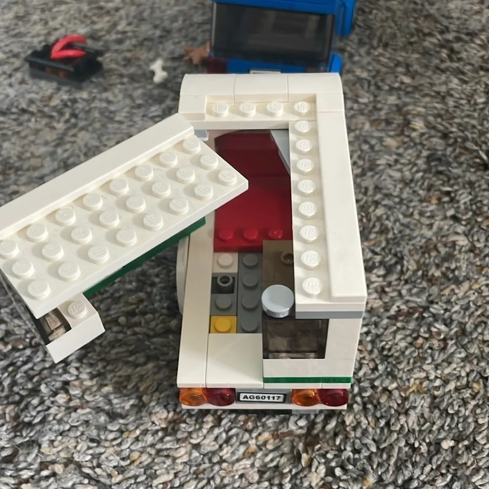 Lego RETIRED 60117 Van and Caravan incomplete - Picture 3 of 5